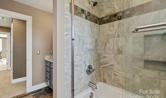 12 Broadmoor Dr, Arden, NC 28704