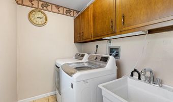 205 CLOVER Dr, Hockessin, DE 19707