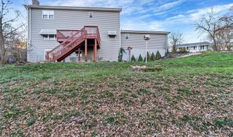 279 Oakleigh Woods Dr, Ballwin, MO 63011