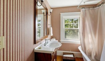 27 Cranston Ave, Newport, RI 02840