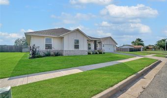 1004 Village Dr, Altus, OK 73521