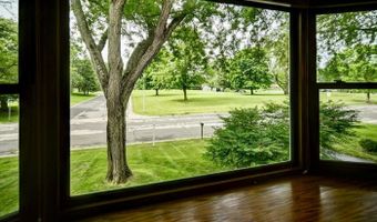 5514 Meadowood Dr, Fitchburg, WI 53711