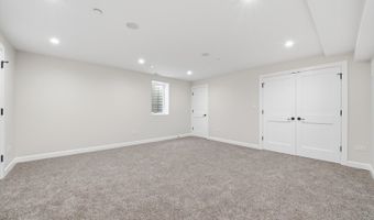 926 E Crest Ave, Addison, IL 60101