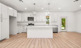 908 SNOW WHITE Dr, Alexandria, LA 71303