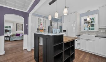 9908 DICKENS Ave, Bethesda, MD 20814