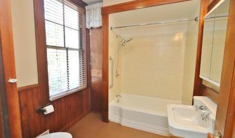 2 W Broadway, Bangor, ME 04401