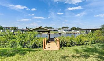 318 LOOKOUT Dr, Apollo Beach, FL 33572