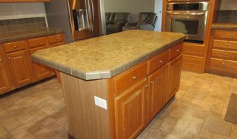 1401 W Bowman Dr, Artesia, NM 88210