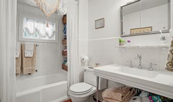 10 Snug Harbor Dr, Danbury, CT 06811