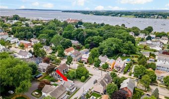 8 Lincoln Ave, Bristol, RI 02809