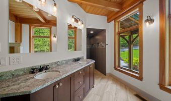 119 Moat View Dr, Albany, NH 03813