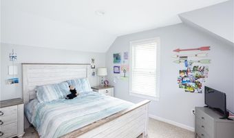 57 Warren Ave, Middletown, RI 02842