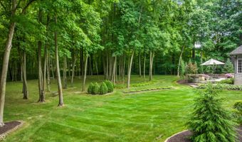 924 Woodcrest Way, Anderson, IN 46012