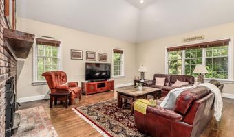 2 Raven Crest Dr, Bethel, CT 06801