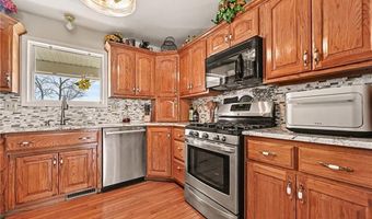 17251 Hollingsworth Rd, Basehor, KS 66007