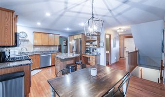 410 Oakwood Ct, Altoona, IA 50009