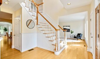 64 Warren Gln, Burlington, CT 06013