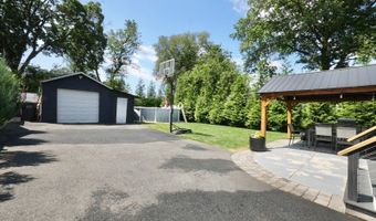 26 Oneil St, Bergenfield, NJ 07621