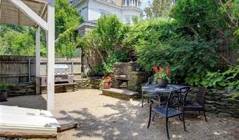 60 Division St, Newport, RI 02840