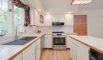 7 Robin Hill Ln, Athens, OH 45701