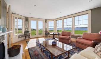 9 Hope St, Bristol, RI 02809