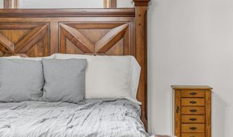 2512 N CHESTWOOD Ct, Appleton, WI 54911
