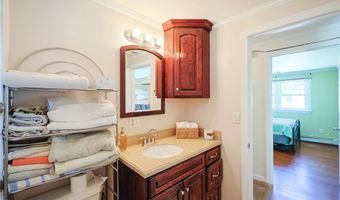 6 Scott Ln, Bristol, RI 02809