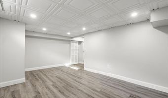11 Hornbine St, Cranston, RI 02919
