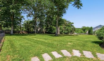 6 Biret Dr, Airmont, NY 10952