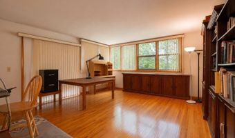 4 High Mountain Trl, Bayonne, NJ 07035