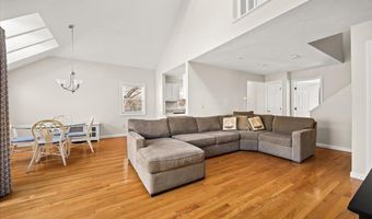 30 Harbor Hill Dr 30, Bourne, MA 02532