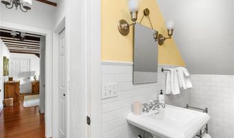 3 Hazard Ave, Newport, RI 02840