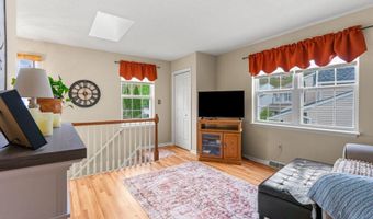 37 Wicken Sq, Albany, NY 12205