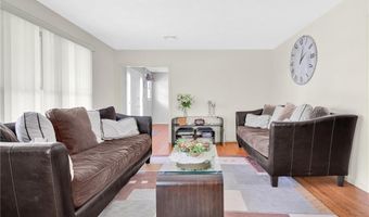 63 Derbyshire Dr, Cranston, RI 02921