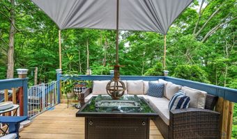 21 Lakeview Dr, Branford, CT 06405