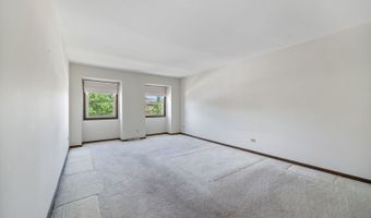 2218 N Williamsburg St, Arlington Heights, IL 60004