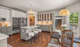 70 Dolphin Point Dr, Beaufort, SC 29907