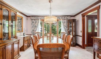 10 Oak Hill Dr, Lincoln, RI 02865