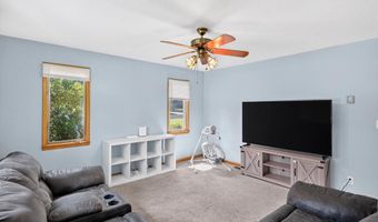 1635 Oak Dr, Aurora, MO 65605