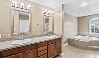 528 Vanderbilt Ave, Bayville, NJ 08721