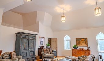 48 Old Searsport Ave, Belfast, ME 04915