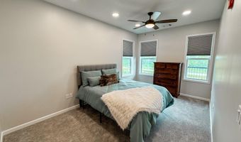 2205 Green Hills Dr 1211, Ames, IA 50014