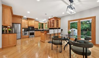 1017 E Red Oak St, Addison, IL 60101