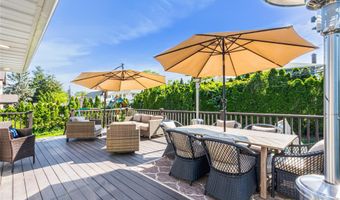 95 The Dell, Albertson, NY 11507