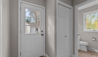 11 HILLTOP Ct, Appleton, WI 54914