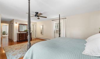 20 Terrace Dr, Barrington, RI 02806