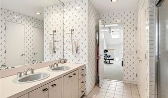 125 Woodruff Ave, Narragansett, RI 02882