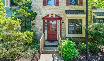 108 Dundee Ct, Aberdeen, NJ 07747