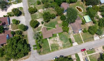 801 E 1st St, Alice, TX 78332