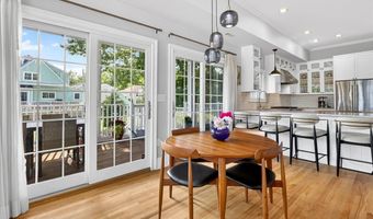 284 Shore Dr, Branford, CT 06405